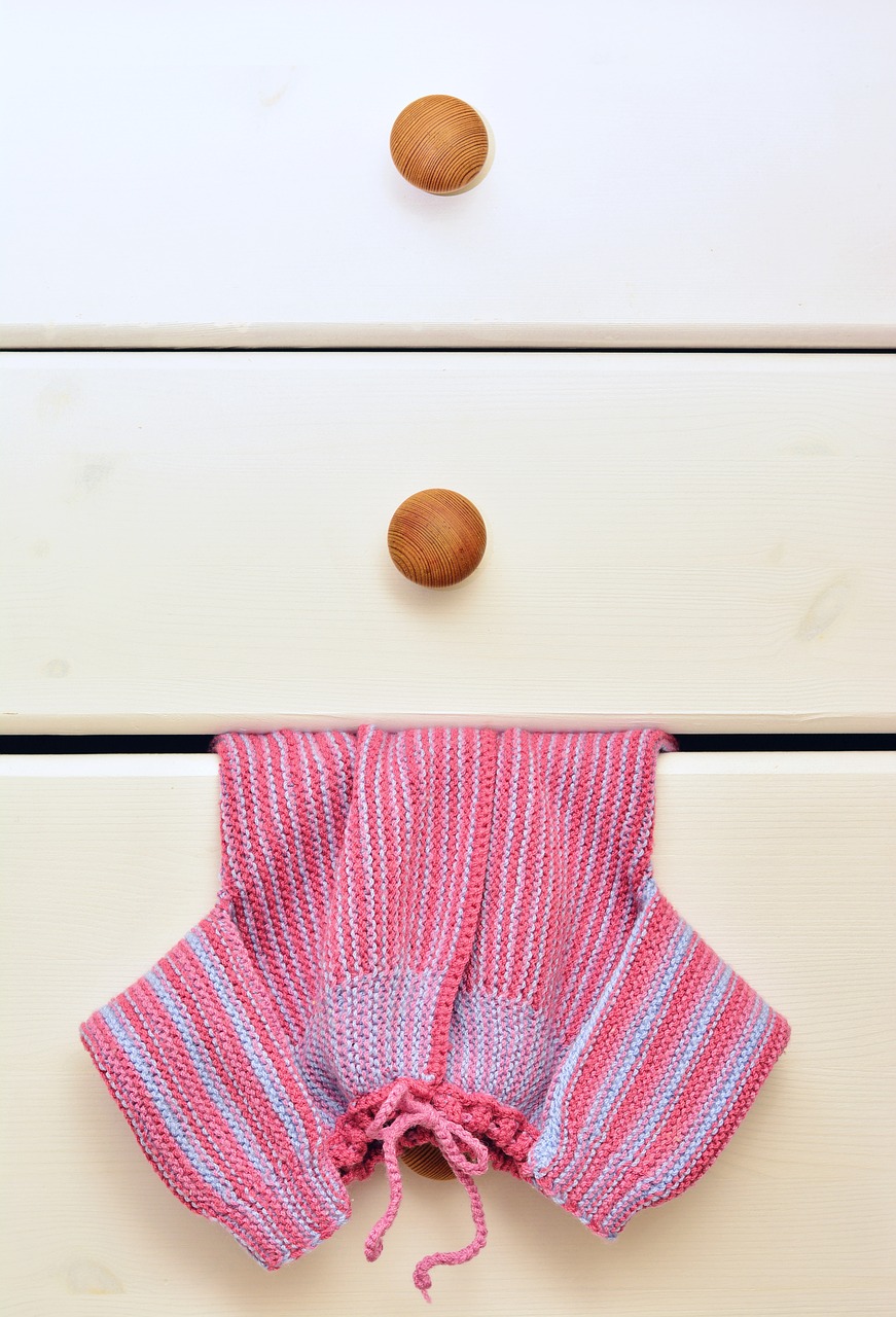 HOW TO KNIT A BABY SWEATER