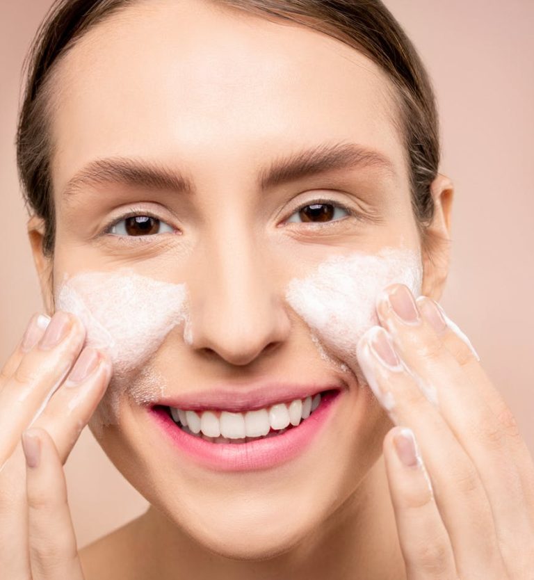 The Best And Effective Face Washes For Dark Spots Fix The Life