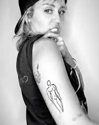 Miley Cyrus naked women tattoo