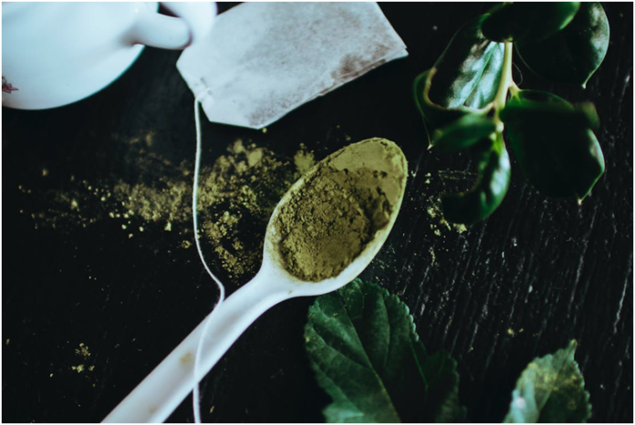 Green Vein Kratom in a spoon