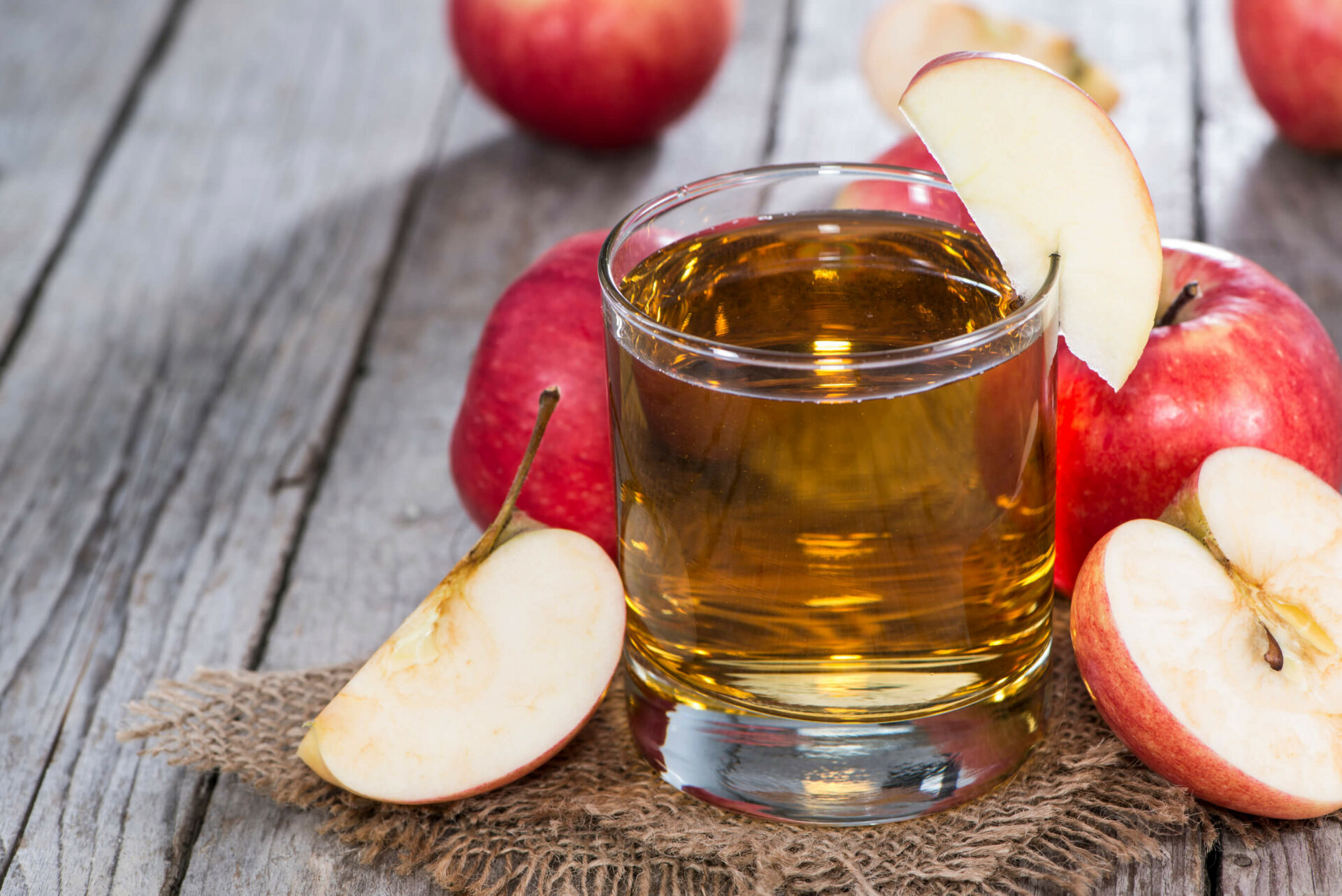 Health Benefits of Organic Apple Juice? Is Apple Juice Good For You