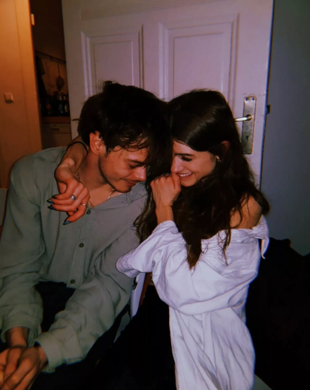 Natalia Dyer's boyfriend Charlie Heaton hugging her
