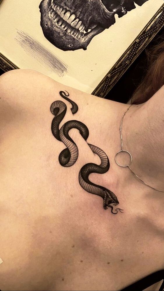 20+ SNAKE COLLARBONE TATTOO IDEAS THAT WILL BLOW YOUR MIND