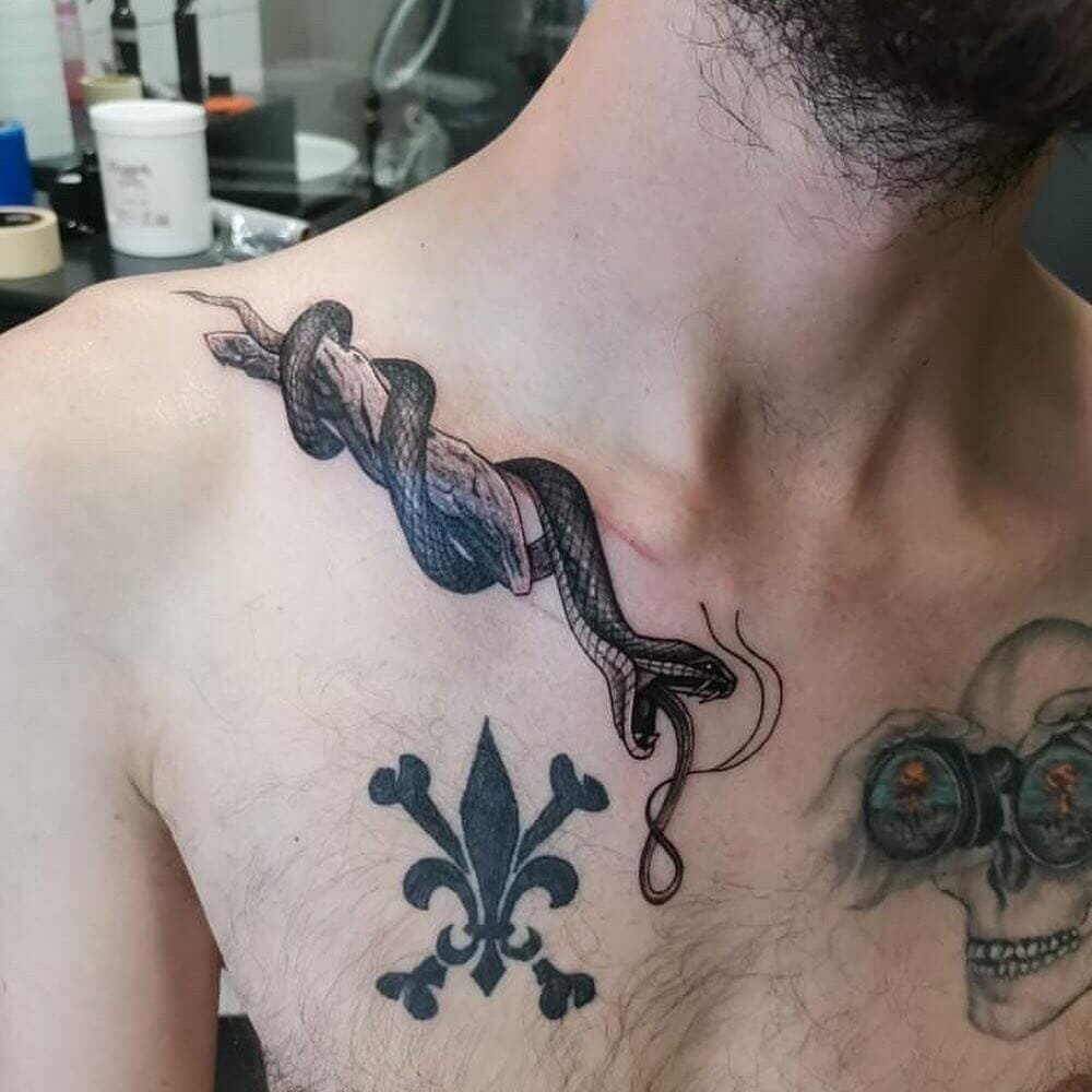 20+ SNAKE COLLARBONE TATTOO IDEAS THAT WILL BLOW YOUR MIND