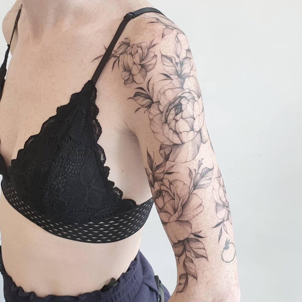 30+ FEMALE FLOWER SLEEVE TATTOO IDEAS THAT WILL BLOW YOUR MIND