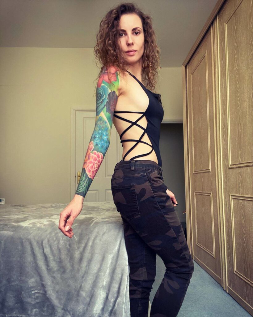 30+ FEMALE FLOWER SLEEVE TATTOO IDEAS THAT WILL BLOW YOUR MIND