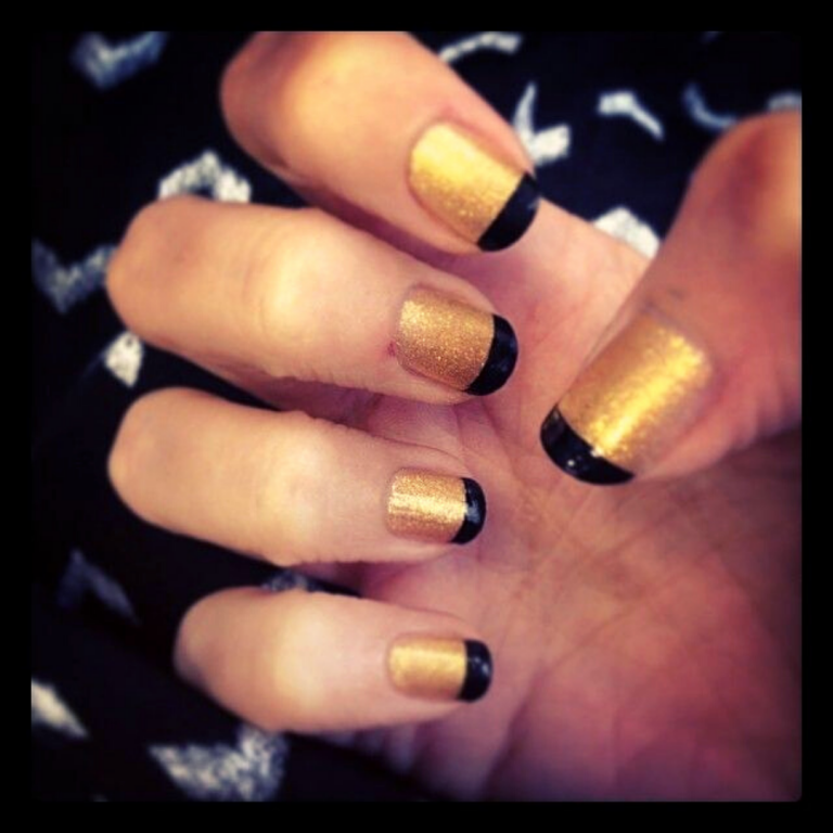 Brushed gold accent with black tips
