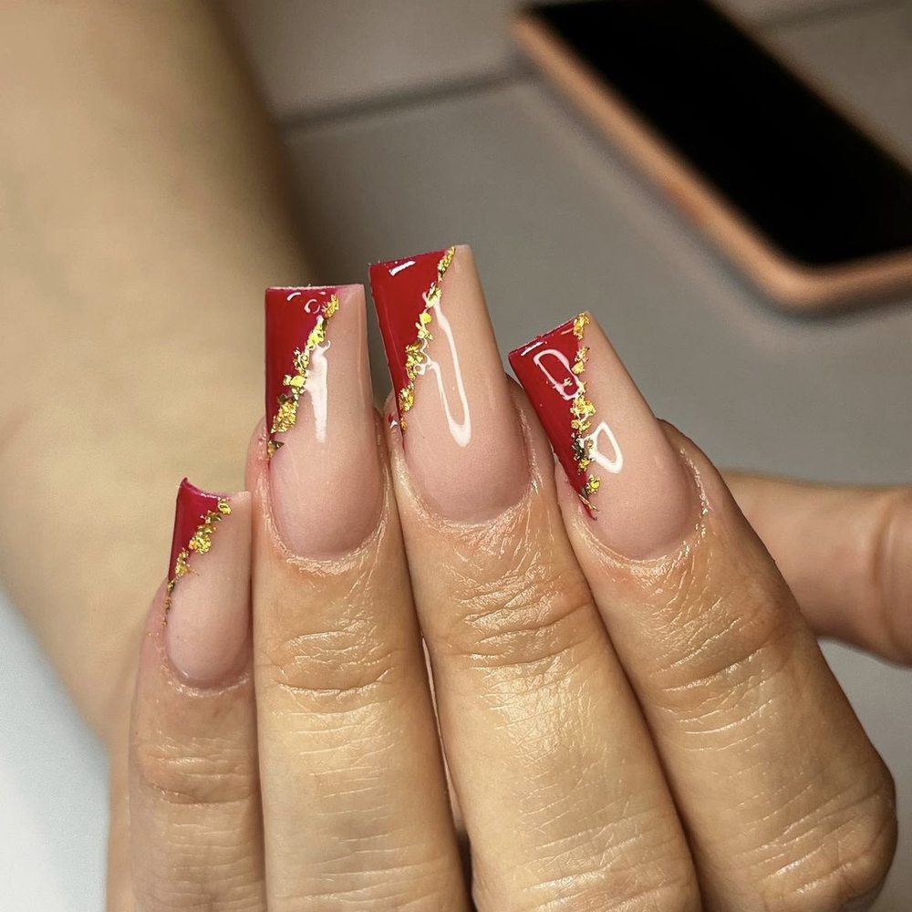 Fancy Nails with Gold Glitter 