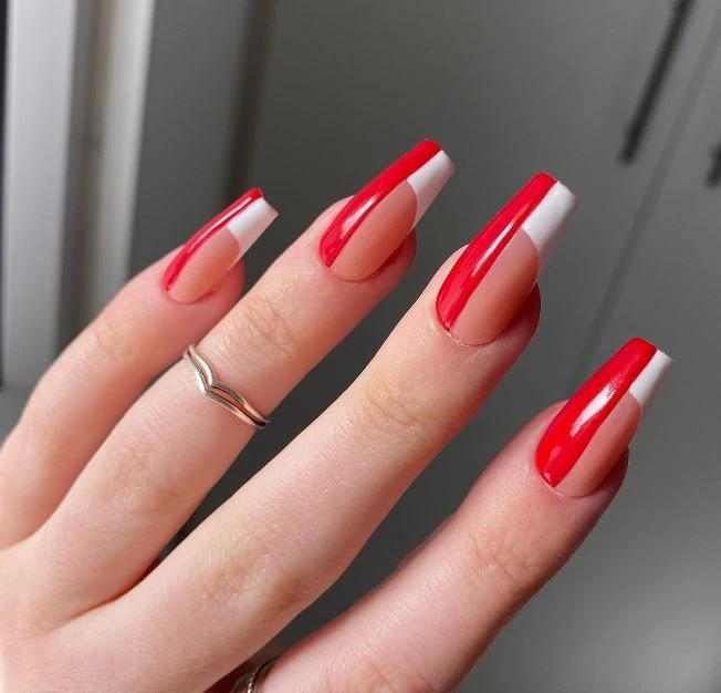 Cool Mix of Red and Nude Nails 