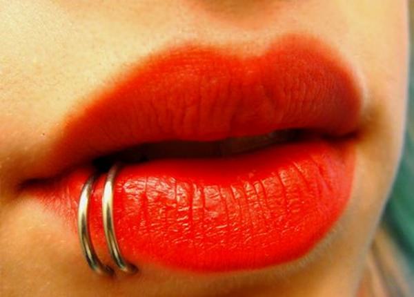 Spider Bites Piercing on red Glossy Lips