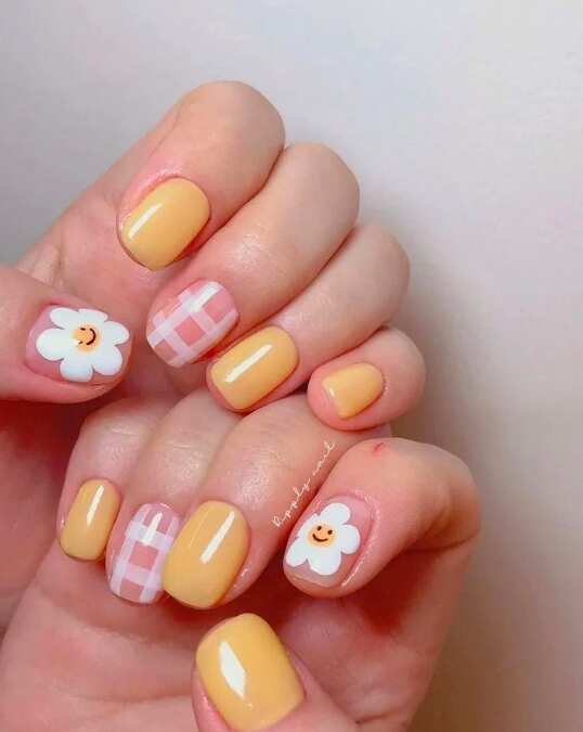70+ Summer Flower Nails Designs and Simple Nails Designs